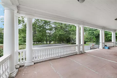 Exterior - 104 Hooker Ave, Poughkeepsie, NY 12601 photo 2 of 2