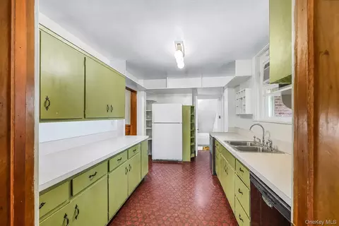Kitchen - 104 Hooker Ave, Poughkeepsie, NY 12601 photo 1 of 1