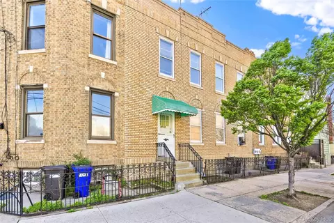 4201 Newtown Rd, New York, NY 11103