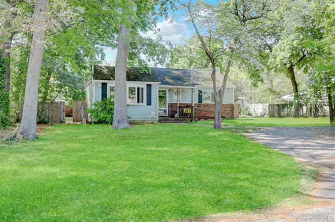 50 Ridgedale Ave, Farmingville, NY 11738