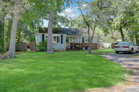 50 Ridgedale Ave, Farmingville, NY 11738