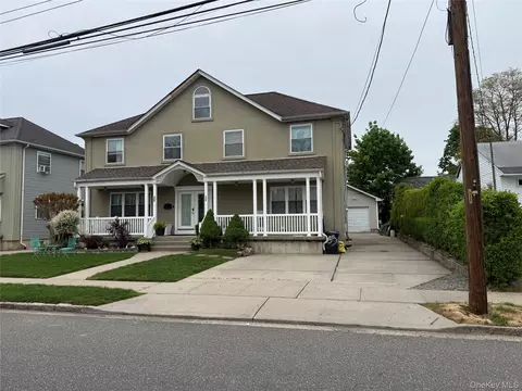 35 3rd Ave, North Hempstead, NY 11590