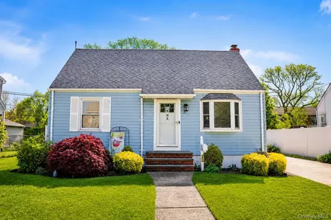 20 Carol Rd, Bethpage, NY 11714