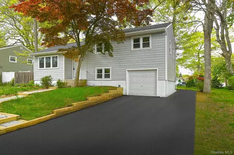 29 Bennett Ave, Huntington Station, NY 11746