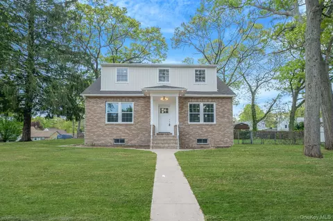 317 Haven Ave, Ronkonkoma, NY 11779