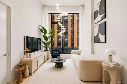 25-08 43rd Ave #2D, New York, NY 11101
