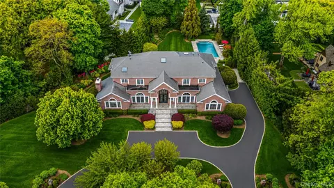 199 W Shore Rd # B, North Hempstead, NY 11024
