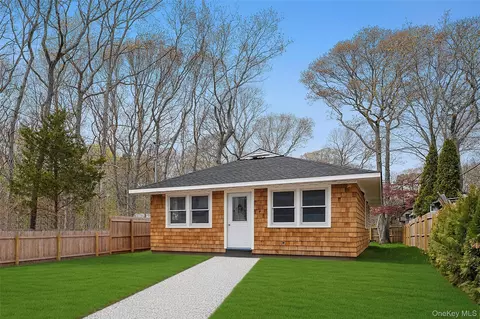 50 Squires Ave, East Quogue, NY 11942
