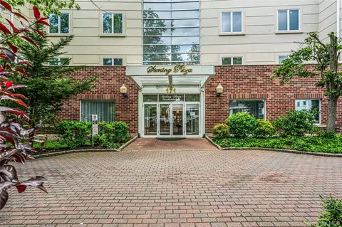 171 Great Neck Rd #4R, North Hempstead, NY 11021