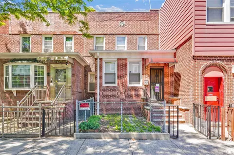 2104 23rd St, Astoria, NY 11105