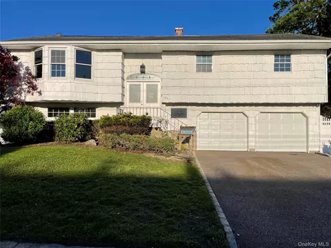 1657 Fairfax Ave, West Islip, NY 11795