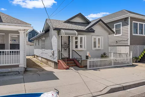 425 Beach 46th St, Far Rockaway, NY 11691