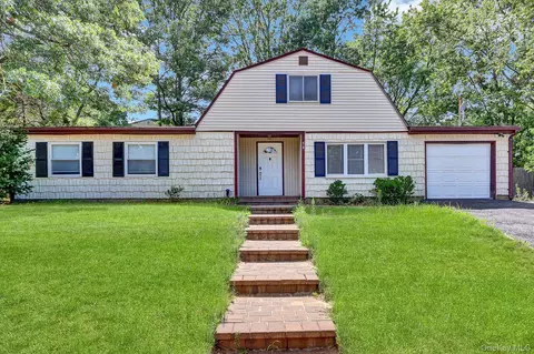 54 College Hills Dr, Farmingville, NY 11738