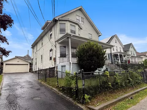 26 Parker St, Port Chester, NY 10573