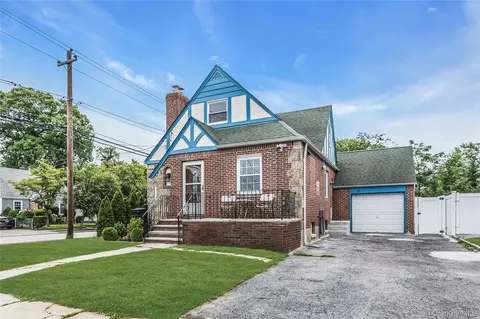 103 Union St, Valley Stream, NY 11580