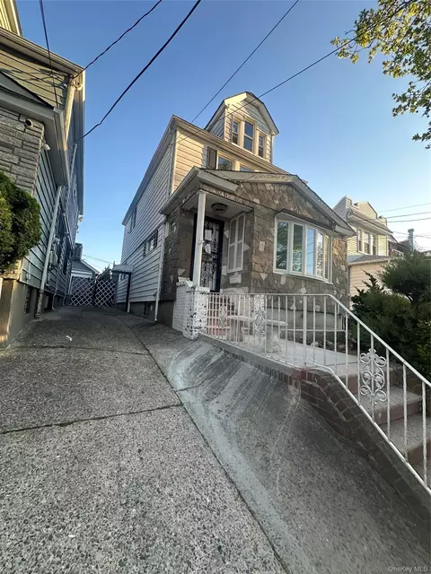7332 53rd Rd, New York, NY 11378