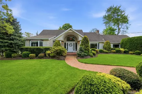 120 Dartmouth Rd, Massapequa, NY 11758
