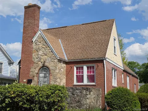 208 S Grand Ave, Poughkeepsie, NY 12603