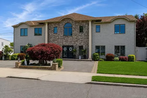 9 Avenue C, Merrick, NY 11566