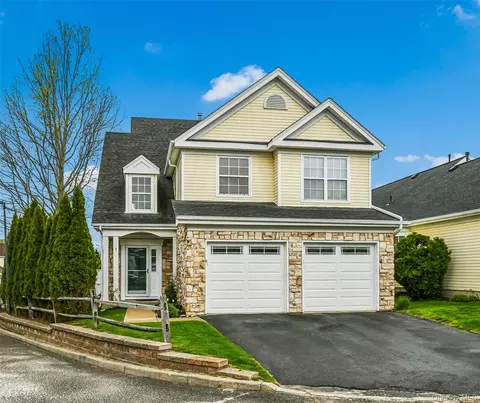 1 Ariel Dr, Middle Island, NY 11953