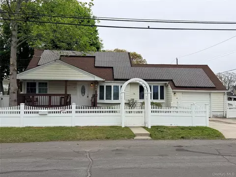 304 27th St, Lindenhurst, NY 11757