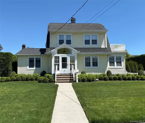 9 Hendrickson Ave, Rockville Centre, NY 11570