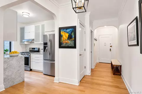 21 Barstow Rd #2K, North Hempstead, NY 11021