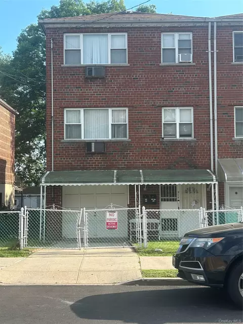 914 E 211th St, New York, NY 10469