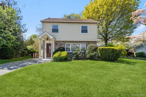 99 Norwood Ave, Malverne, NY 11565