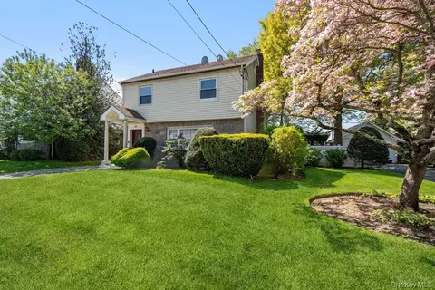 99 Norwood Ave, Malverne, NY 11565