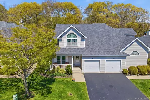 156 Scenic Lake Dr, Riverhead, NY 11901