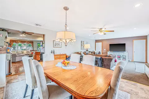 Dining - 21 Audrey Ave, Plainview, NY 11803 photo 2 of 3