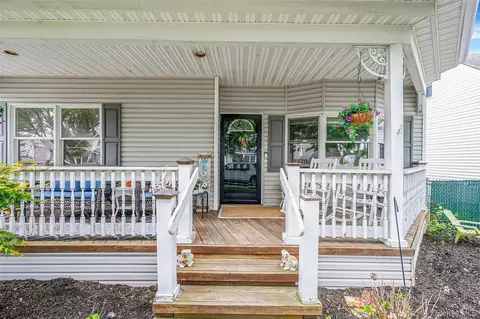 Exterior - 21 Audrey Ave, Plainview, NY 11803 photo 3 of 6