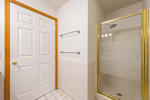 Bath - 21 Audrey Ave, Plainview, NY 11803 photo 1 of 2