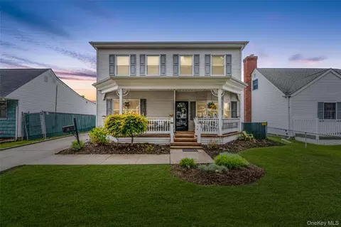 21 Audrey Ave, Plainview, NY 11803