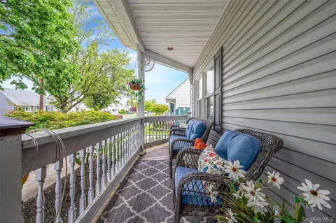 Exterior - 21 Audrey Ave, Plainview, NY 11803 photo 6 of 6