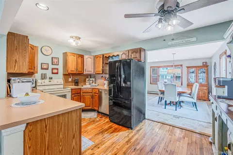 Kitchen - 21 Audrey Ave, Plainview, NY 11803 photo 1 of 4