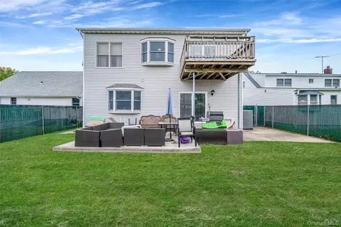 Exterior - 21 Audrey Ave, Plainview, NY 11803 photo 4 of 6