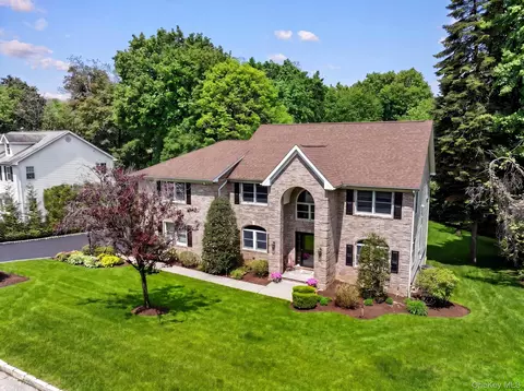 8 Drake Ln, Greenburgh, NY 10607