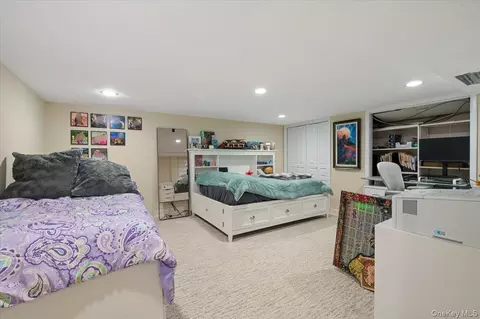 Bedroom - 6 Long Ridge Rd, Plainview, NY 11803 photo 5 of 6