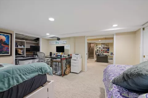 Bedroom - 6 Long Ridge Rd, Plainview, NY 11803 photo 6 of 6