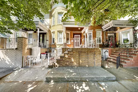8842 87th St, New York, NY 11421