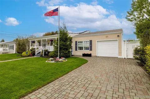 851 Elmwood Rd, West Babylon, NY 11704
