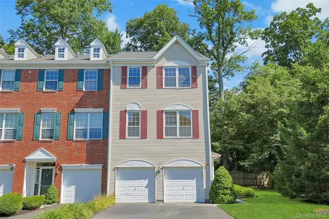91 Meadow Ln, Clarkstown, NY 10954