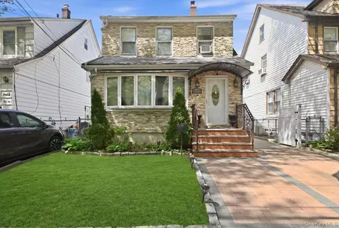 8644 233rd St, New York, NY 11427