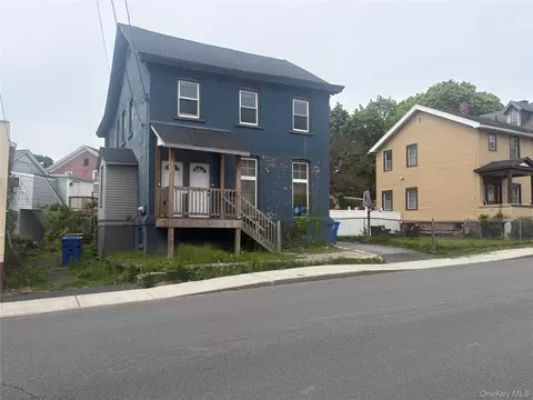 8 Roberts St, Middletown, NY 10940