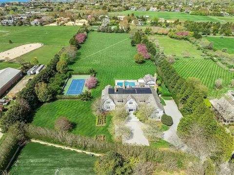 672 Halsey Ln, Bridgehampton, NY 11932