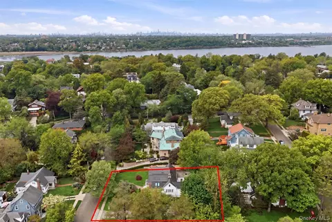 319 38th Rd, New York, NY 11363
