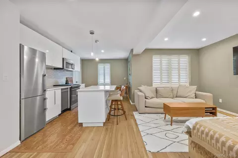 52 Lafayette Pl #1F, Greenwich, CT 06830