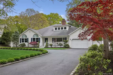 37 Pine Ridge Dr, Smithtown, NY 11787